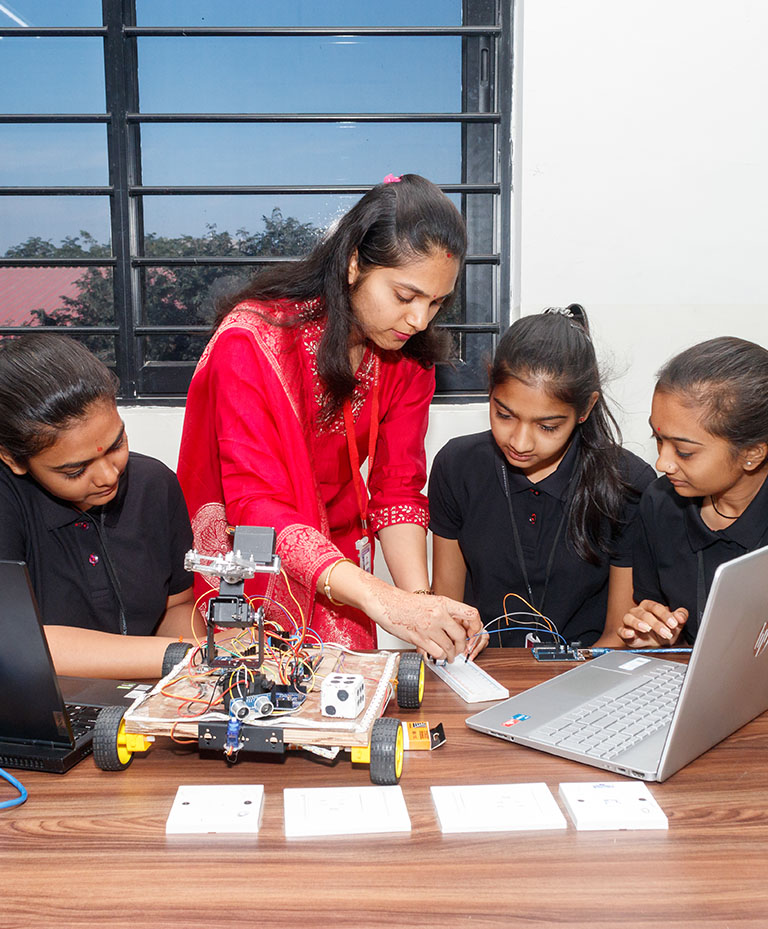 RK_University_Best_Engineering_College_In_Rajkot_Gujarat_India-1.jpg